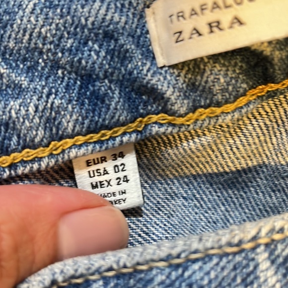 NWOT Zara Distressed Jeans - Picture 2 of 3